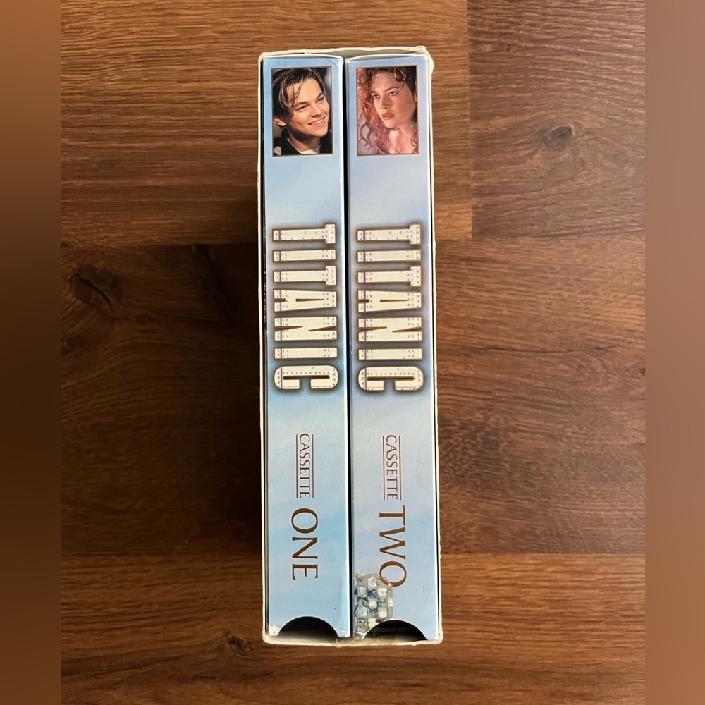 🎬 Titanic (1997) VHS 2-Tape Collector’s Set 💞 - Picture 3 of 10